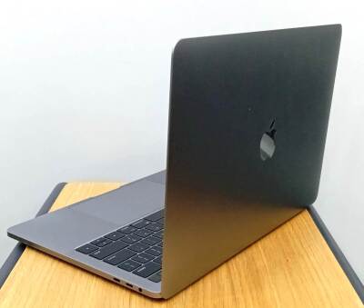 Apple MacBook Pro A1706 2017 i7 16GB DDR3L 250GB SSD O/B TYPE.C Catalina 13.3