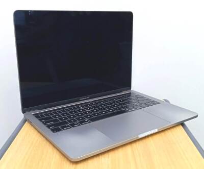 Apple MacBook Pro A1989 2019 i7 16GB DDR3L 256GB SSD O/B TYPE.C Catalina 13.3