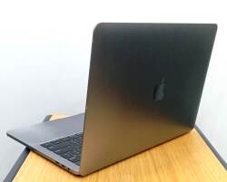 Apple MacBook Pro A1989 2019 i7 16GB DDR3L 256GB SSD O/B TYPE.C Catalina 13.3