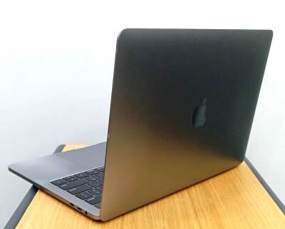 Apple MacBook Pro A1989 2019 i7 16GB DDR3L 256GB SSD O/B TYPE.C Catalina 13.3