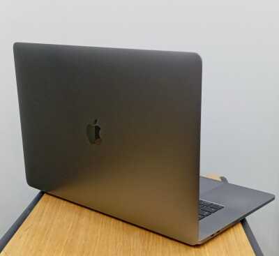 Apple MacBook Pro A1990 2018 İ7 2.6GHz 16Gb Ddr4 500 GB SSD Radeon 560x Monterey 15.4