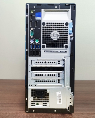 Dell 5050 i5 7500 16 Ram 512 M2 SSD 17
