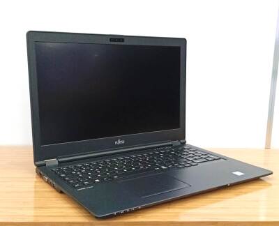 Fujitsu Lifebook U757 İ5 7300U 16Gb Ddr4 512GB M2 SSD O/B HDMI VGA DP Win10 15.6