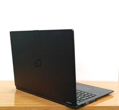 Fujitsu Lifebook U757 İ5 7300U 16Gb Ddr4 512GB M2 SSD O/B HDMI VGA DP Win10 15.6
