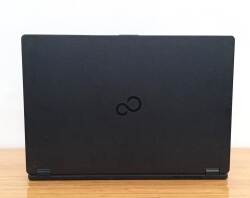Fujitsu Lifebook U757 İ5 7300U 16Gb Ddr4 512GB M2 SSD O/B HDMI VGA DP Win10 15.6