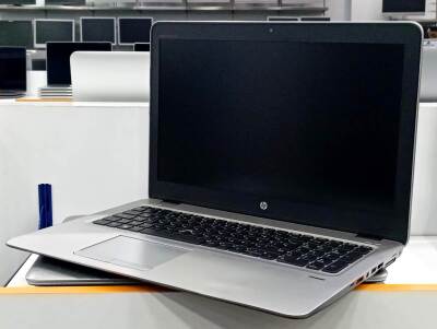 Hp EliteBook 850 G4 i7 7500U 8Gb Ddr4 256GB M2 NVME SSD O/B DP/VGA Win10 15.6
