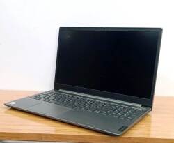 Lenovo ThinkBook 15-IML İ5 10210u 16Gb Ddr4 512GB M2 NVME Radeon 620 2GB HDMI TYPE-C Win10 15.6