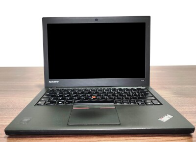 Lenovo X240 i5 4300U 8Gb Ddr3L 256GB SSD O/B Vga FreeDOS 12.5